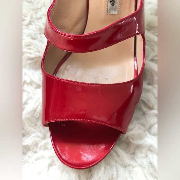 MANOLO BLAHNIK Red Patent Leather Open Pumps Size 41 (U.S. size 10/10.5) - Picture 8 of 14
